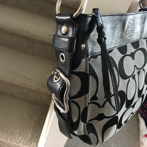Zoe Hobo Signature COACH Purse / Bag - Picture 7 of 8